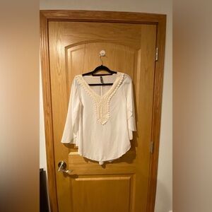 Casa Lee White Flowy Blouse with Crochet Trim Women’s Size Small